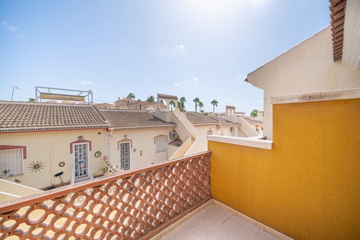 Image No.25-3 Bed Townhouse for sale