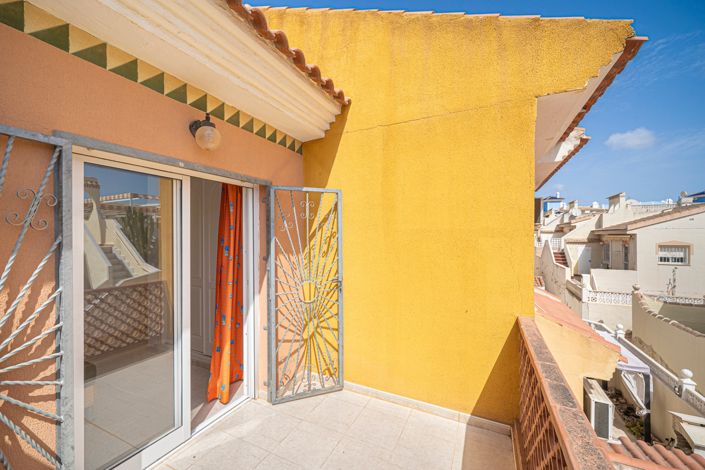 Image No.26-3 Bed Townhouse for sale