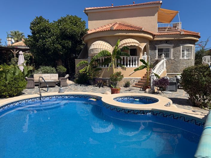 Image No.2-3 Bed Villa for sale