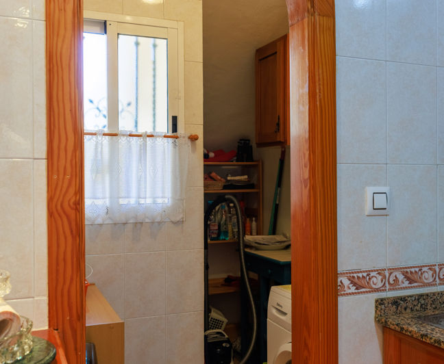 Image No.9-2 Bed Townhouse for sale