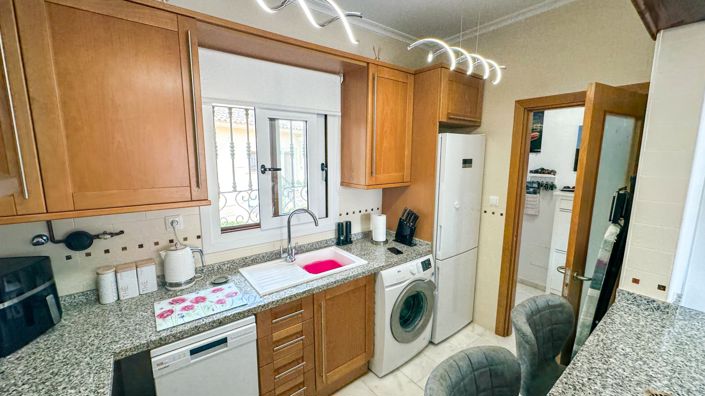 Image No.5-2 Bed Townhouse for sale