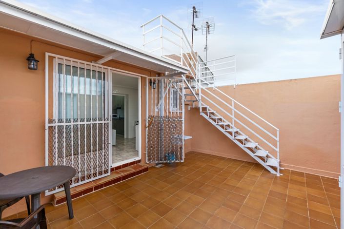 Image No.17-2 Bed Townhouse for sale