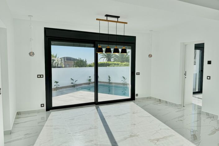 Image No.12-4 Bed Villa for sale