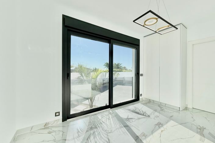 Image No.19-4 Bed Villa for sale