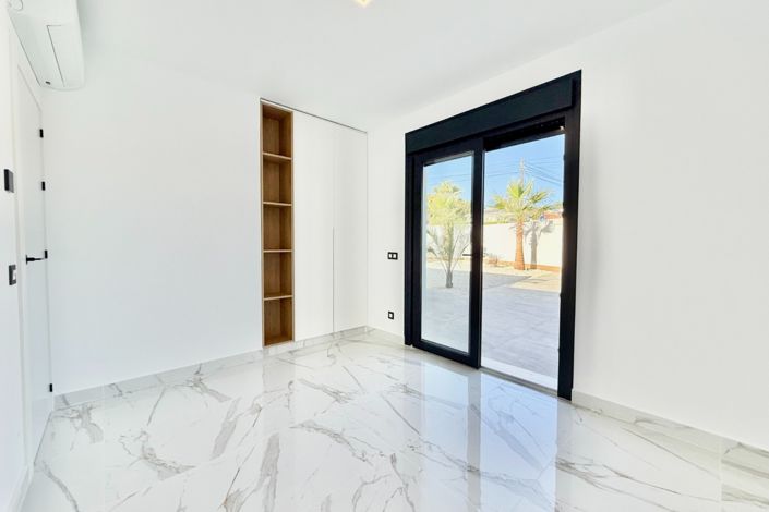 Image No.27-4 Bed Villa for sale