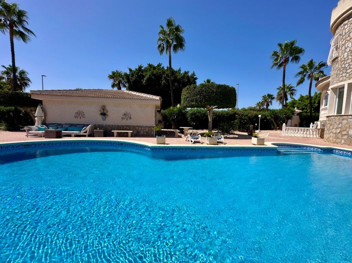 Image No.19-6 Bed Villa for sale