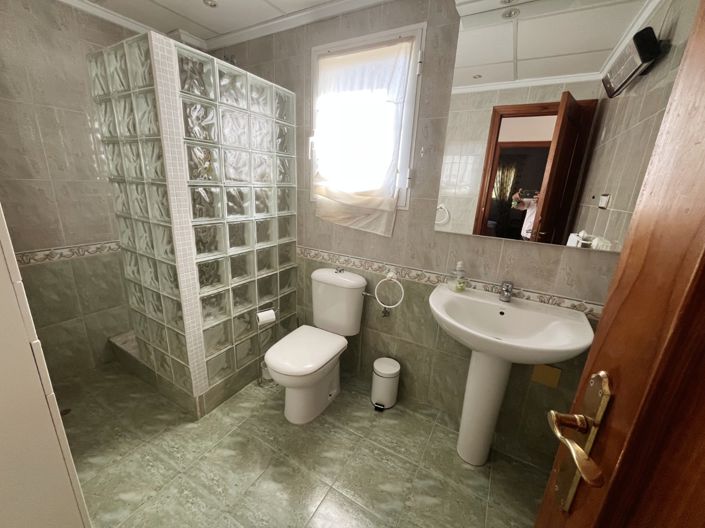 Image No.18-3 Bed Villa for sale