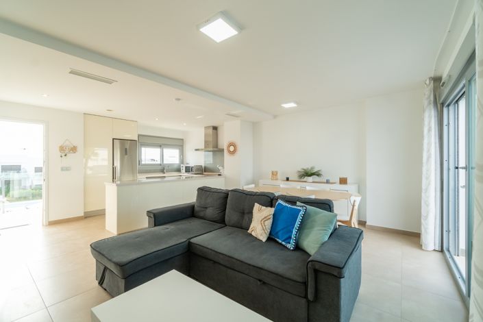 Image No.9-2 Bed Townhouse for sale