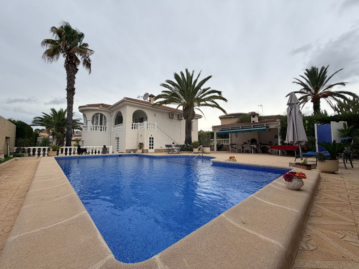 Image No.48-5 Bed Villa for sale