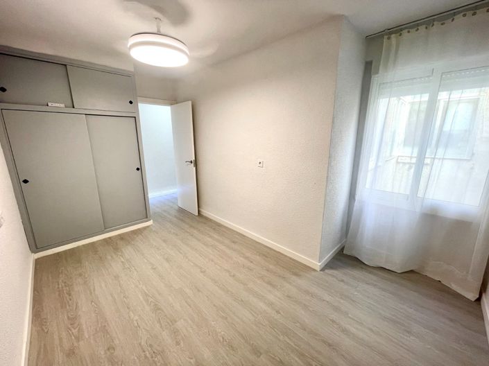 Image No.3-2 Bed Property for sale