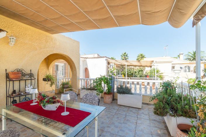 Image No.2-4 Bed Villa for sale