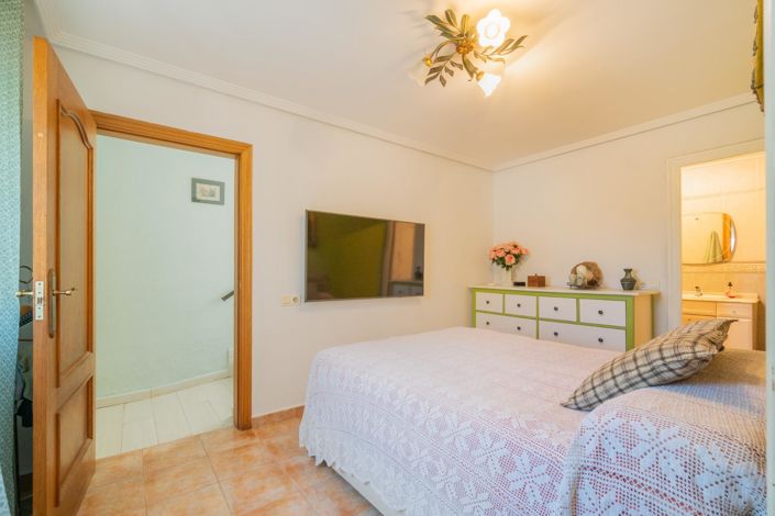 Image No.24-4 Bed Villa for sale