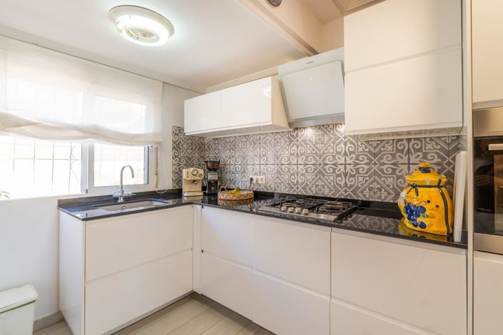 Image No.8-4 Bed Villa for sale