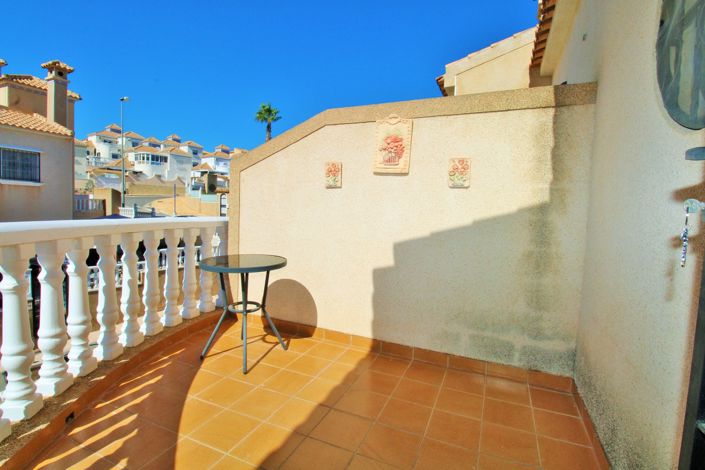 Image No.20-3 Bed Townhouse for sale