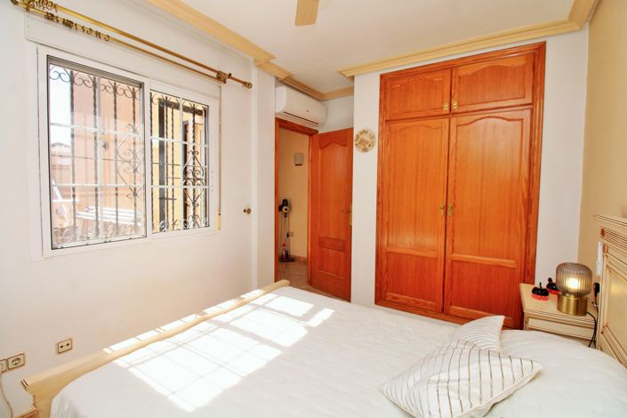 Image No.25-3 Bed Townhouse for sale