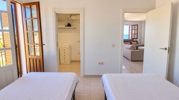 Image No.20-3 Bed Apartment for sale
