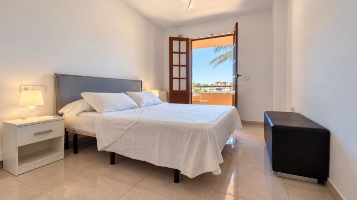 Image No.24-3 Bed Apartment for sale