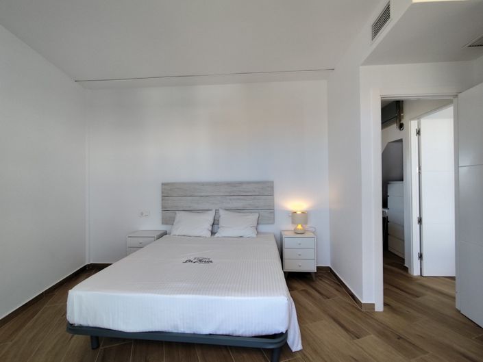 Image No.22-3 Bed Apartment for sale
