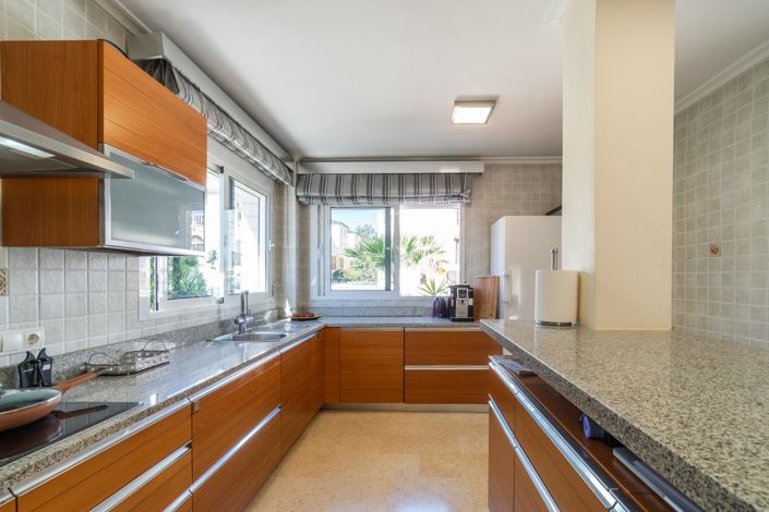 Image No.17-5 Bed Villa for sale
