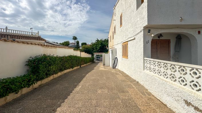 Image No.42-2 Bed Townhouse for sale