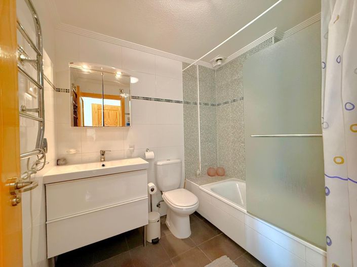 Image No.11-2 Bed Apartment for sale