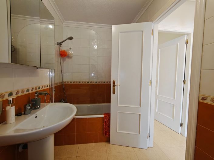 Image No.24-2 Bed Apartment for sale