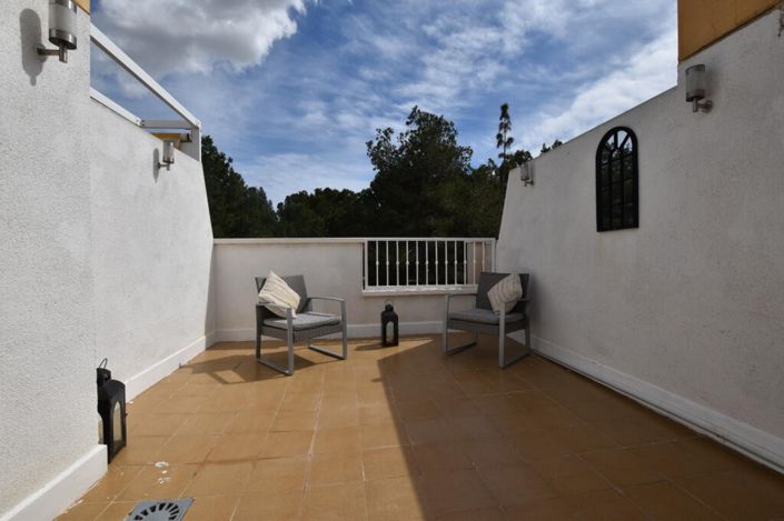 Image No.20-2 Bed Townhouse for sale