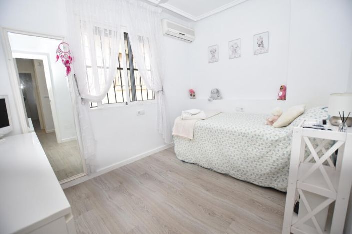 Image No.8-2 Bed Townhouse for sale
