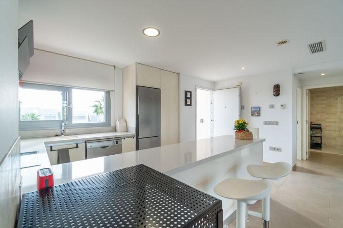 Image No.8-2 Bed Townhouse for sale