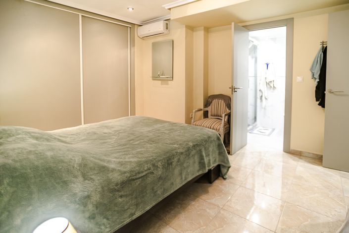 Image No.19-4 Bed Townhouse for sale