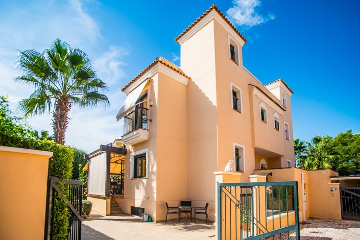 Image No.2-4 Bed Townhouse for sale