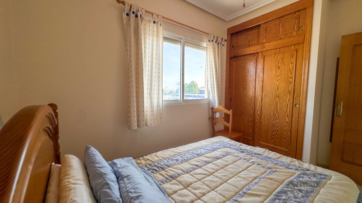 Image No.16-2 Bed Townhouse for sale