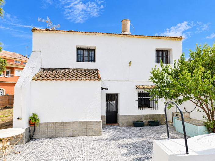 Image No.2-6 Bed Villa for sale