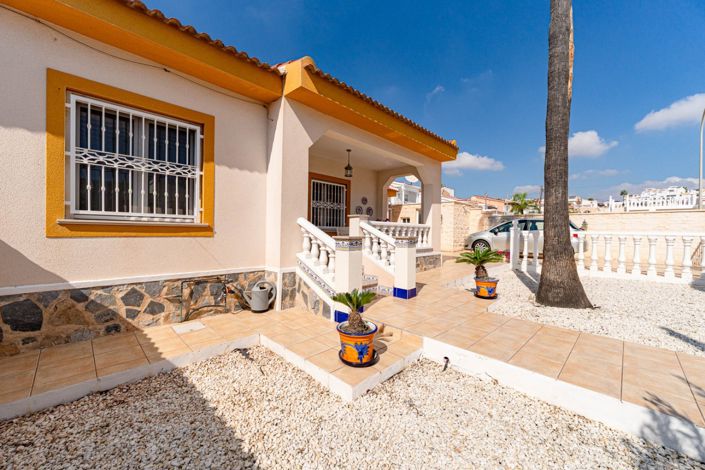 Image No.26-4 Bed Townhouse for sale