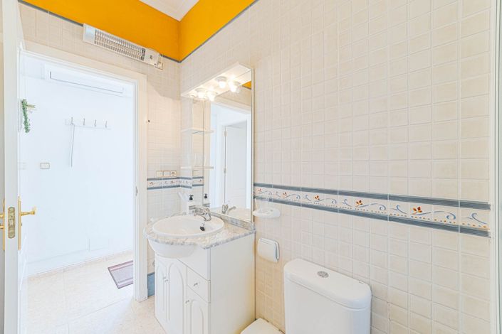Image No.42-4 Bed Townhouse for sale