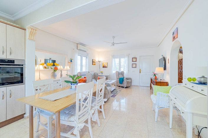 Image No.12-4 Bed Townhouse for sale