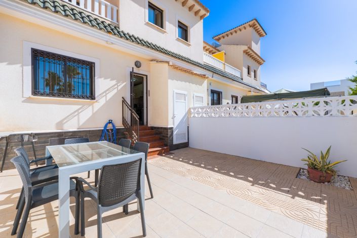 Image No.17-3 Bed Townhouse for sale