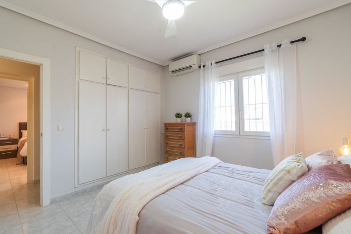 Image No.29-3 Bed Villa for sale