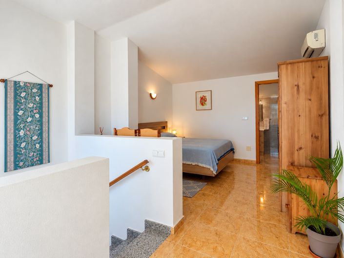 Image No.29-3 Bed Townhouse for sale