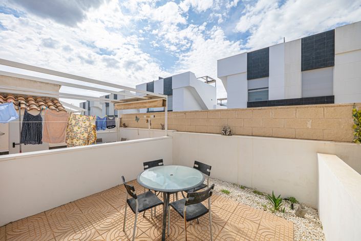 Image No.16-2 Bed Townhouse for sale