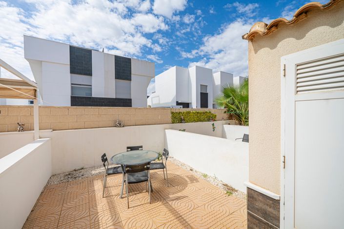 Image No.18-2 Bed Townhouse for sale