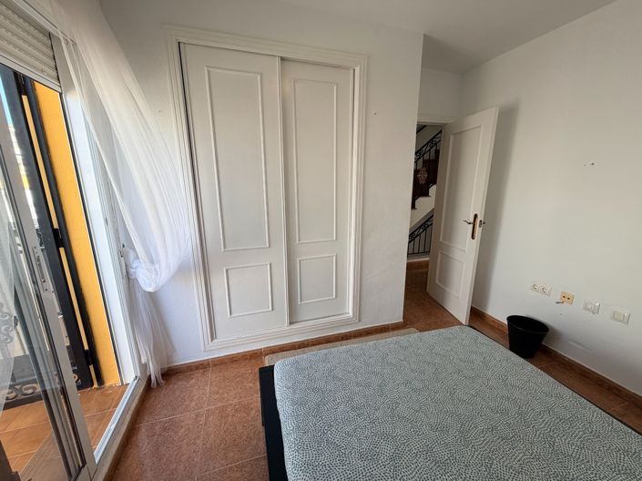 Image No.19-3 Bed Townhouse for sale