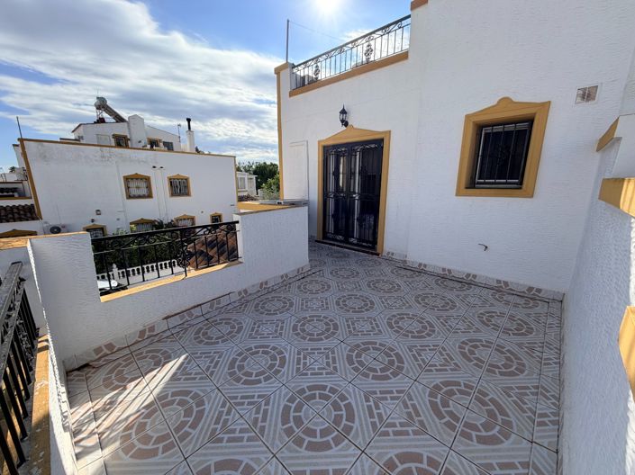 Image No.19-3 Bed Townhouse for sale