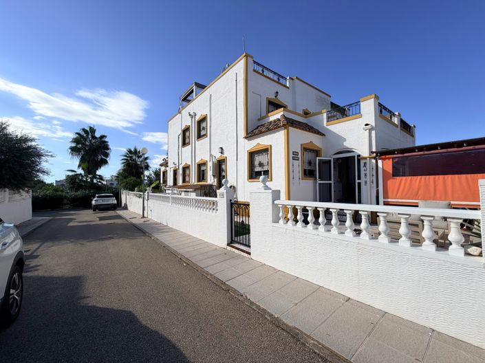 Image No.27-3 Bed Townhouse for sale