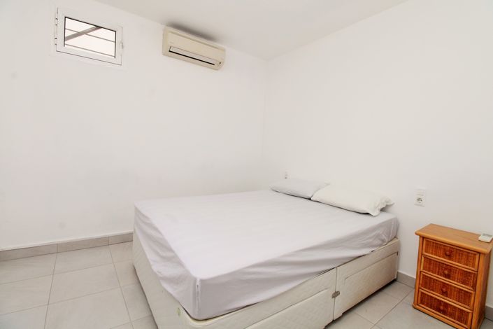 Image No.12-2 Bed Townhouse for sale