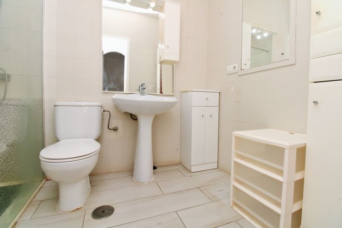 Image No.14-2 Bed Townhouse for sale