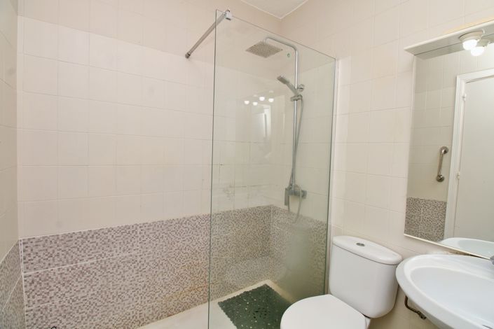 Image No.15-2 Bed Townhouse for sale