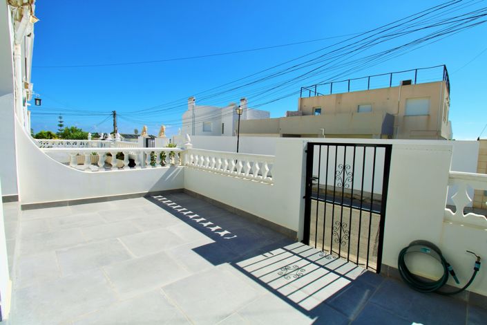 Image No.21-2 Bed Townhouse for sale