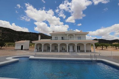 4 Bed Villa for sale