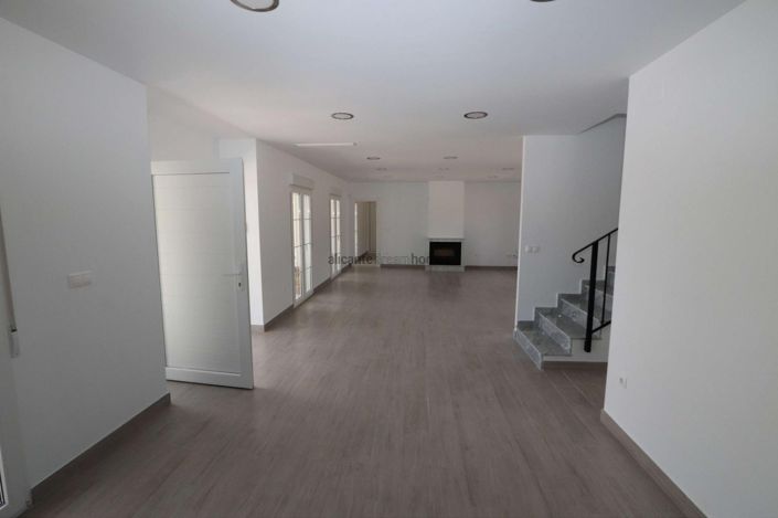 Image No.14-4 Bed Villa for sale